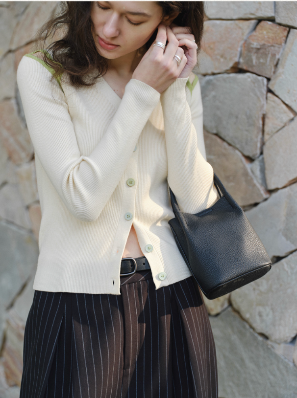 Shoulder Frame Knit - blue & apricot